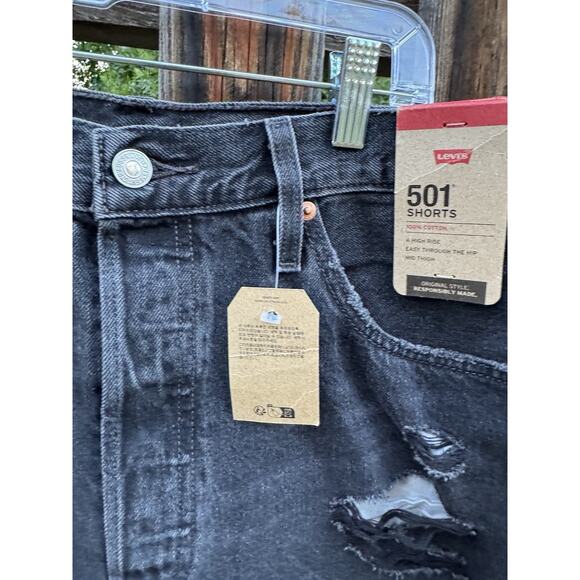 Levi's women's 501 original high-rise jean shorts S 32, Inseam 5.5 Black NWT - Picture 2 of 4
